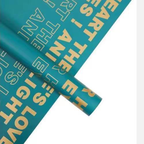 Páipéar fillte le focail ealaíne