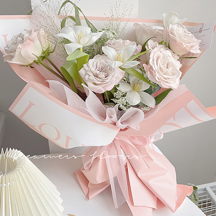 Bouquet páipéar beartán tiubh le focail ealaíne