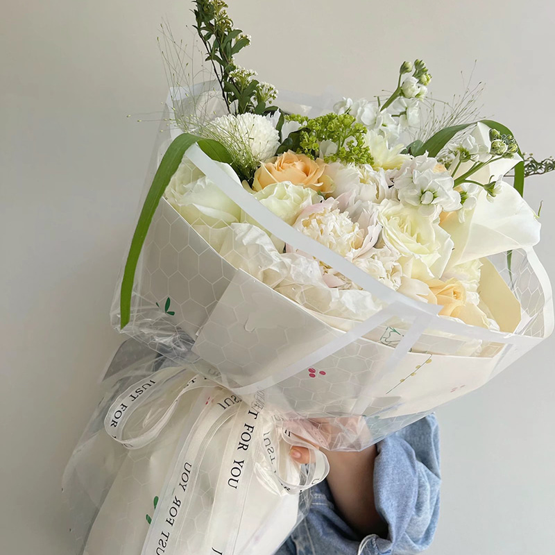 Scannán pacáistithe bouquet bláthanna plaisteach frith-cheo agus taise-cruthúnas