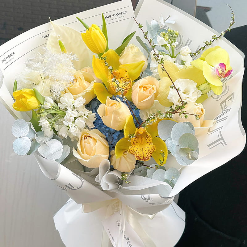 Pacáistiú bouquet úr páipéar ealaíne Béarla